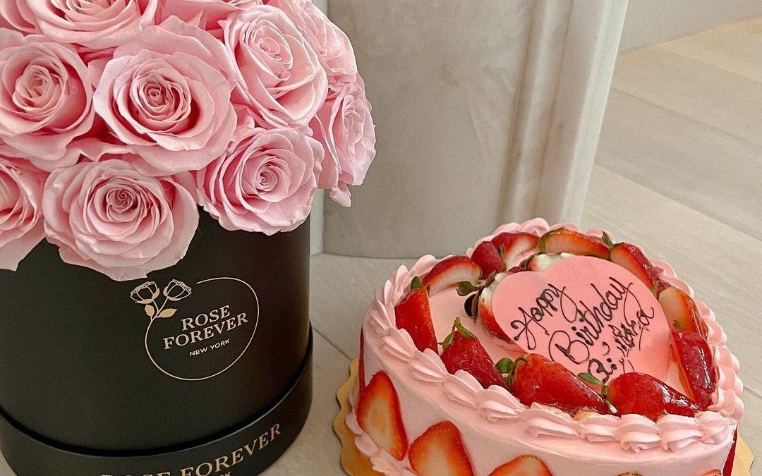 BEST ANNIVERSARY GIFT IDEAS FOR HER - Rose Forever