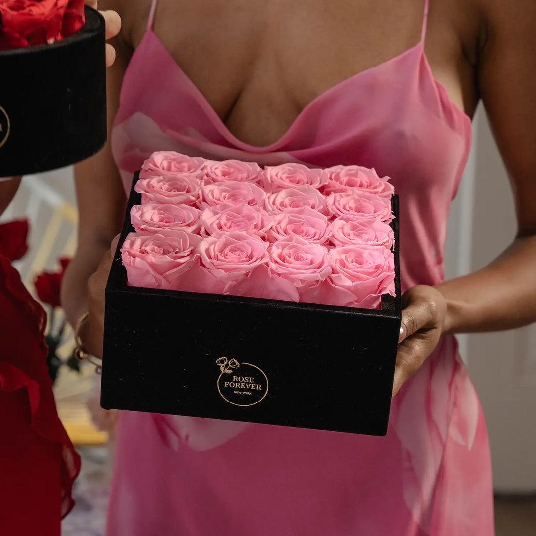16 Pink Roses - Black Square Velvet Box