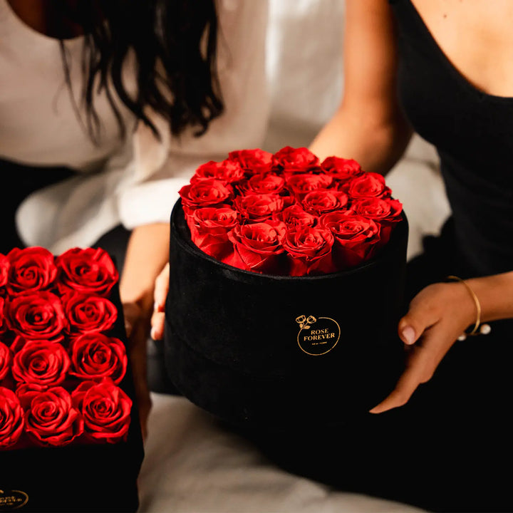 16 Red Roses - Black Round Velvet Box