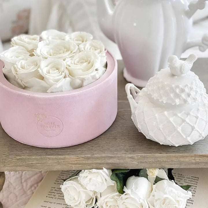 9 White Roses - Pink Round Suede Box